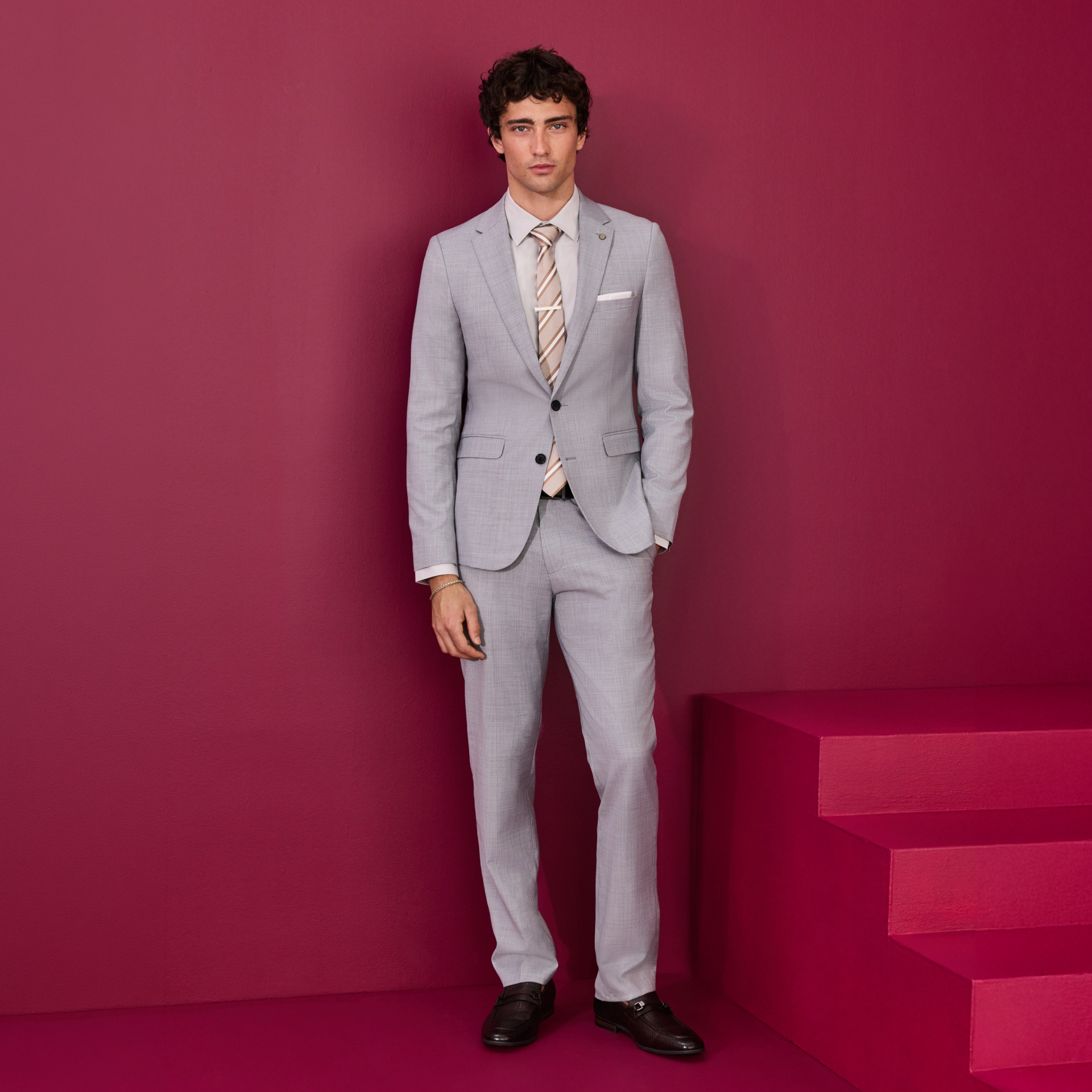 BANK WOOL BLEND SLIM SUIT